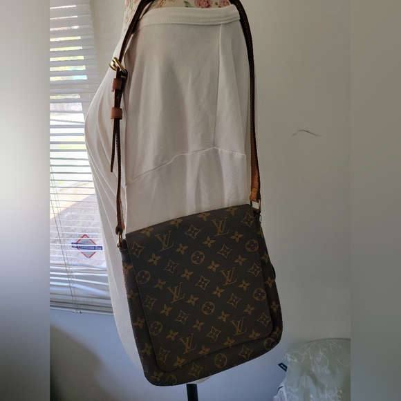 Louis Vuitton Handbags - AUTHENTIC Louis Vuitton Mussette Salsa